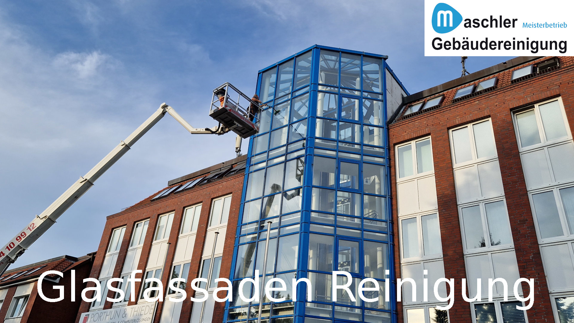 Glasfassade reinigen - Gebäudereinigung Maschler Schwerin